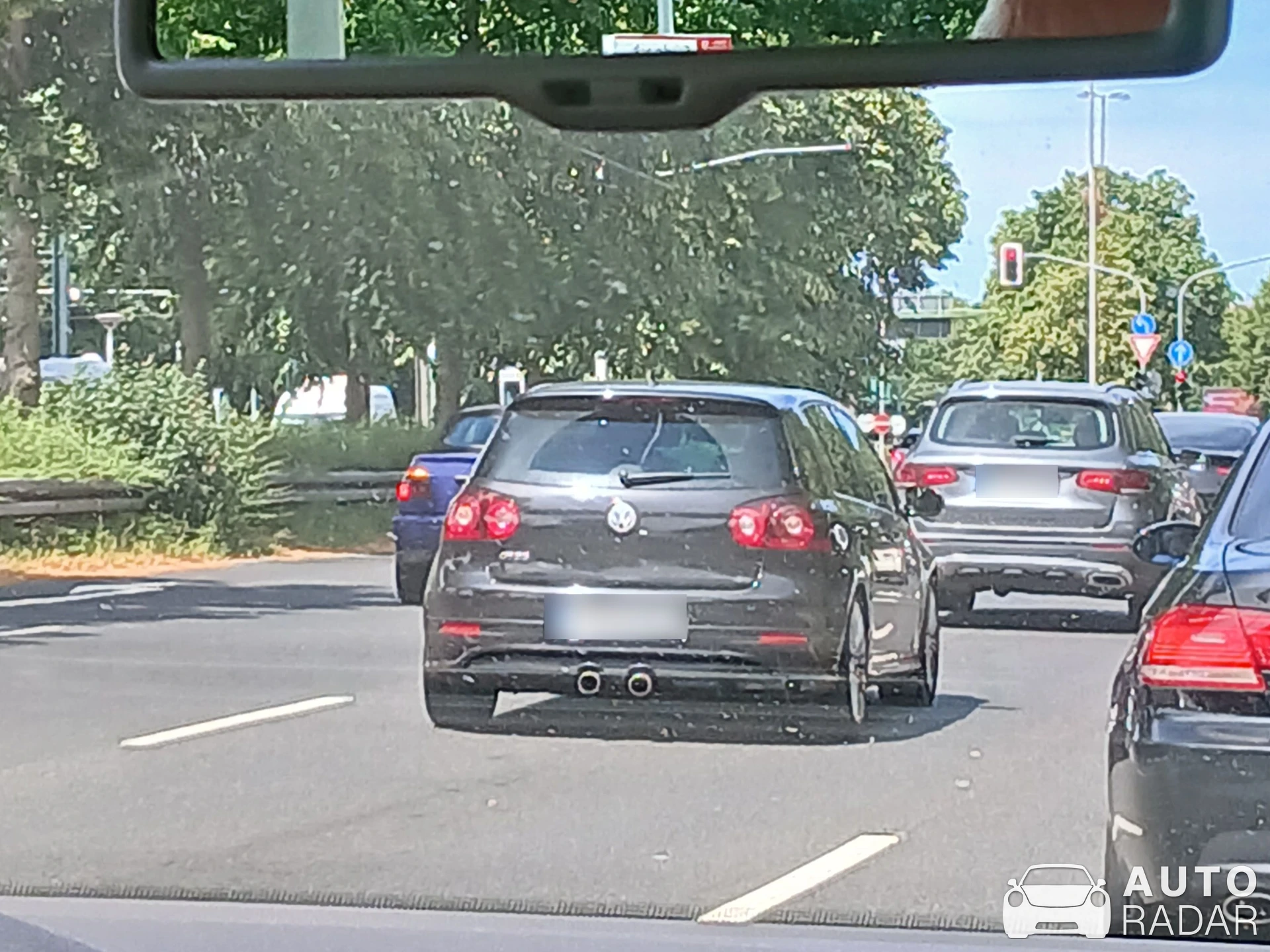 Volkswagen Golf R32 spotted in Düsseldorf