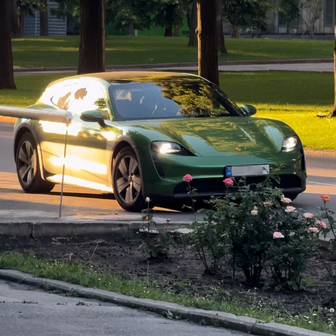 Porsche Taycan 4 Cross Turismo spotted in Chișinău, Moldova