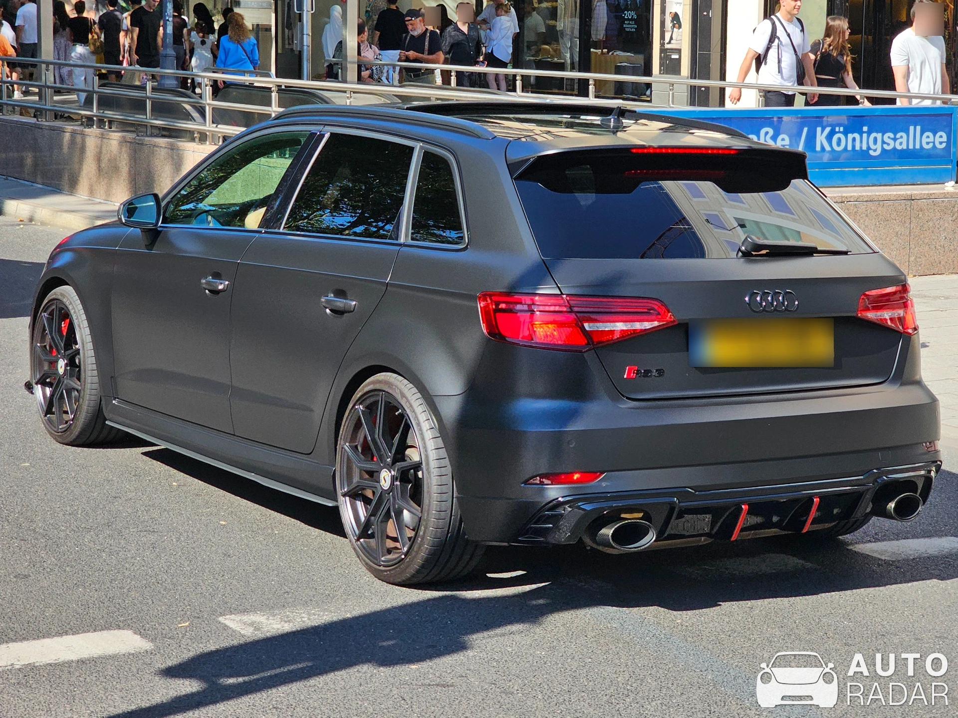 Audi RS3 spotted in Düsseldorf