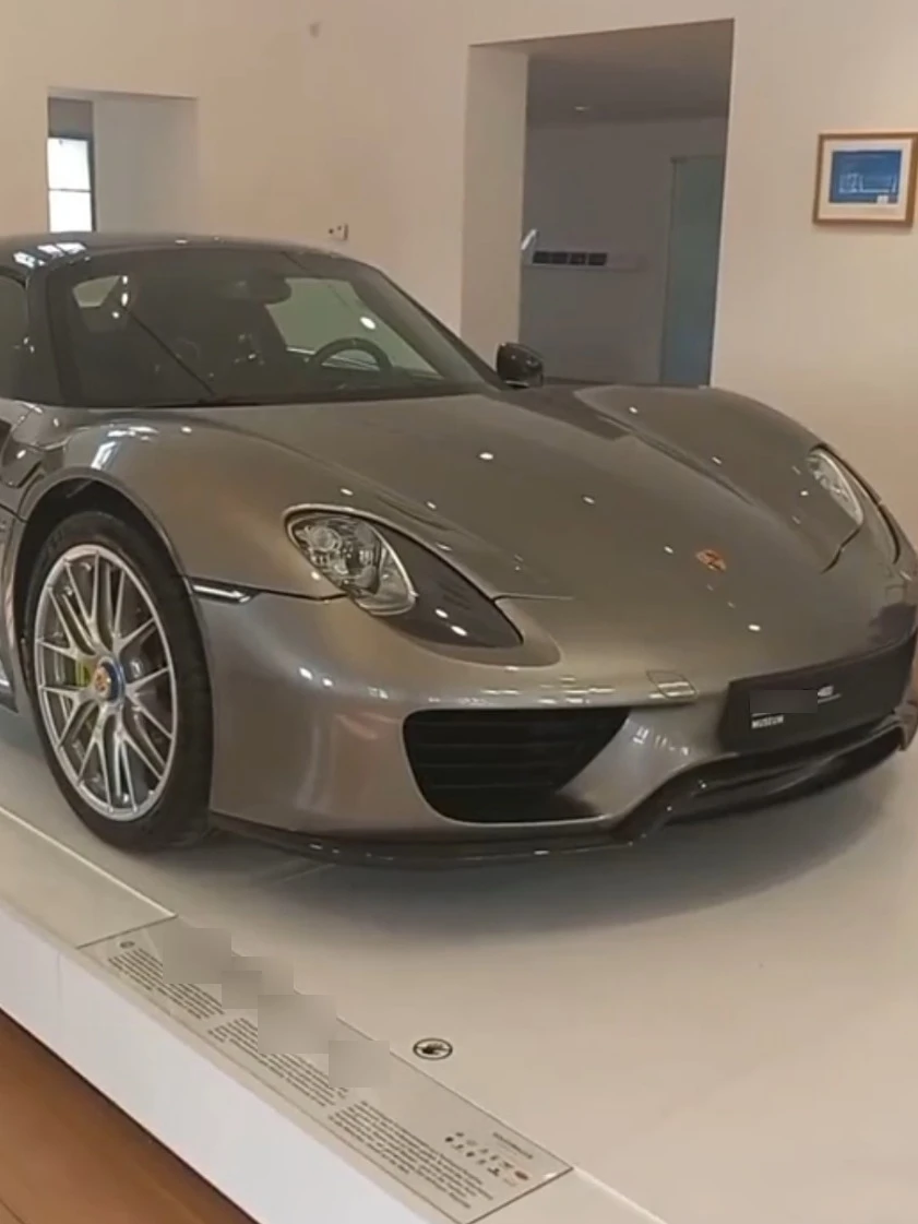 Porsche 918 Spyder spotted in Liberec, Česko