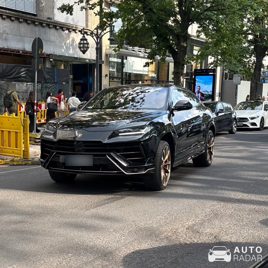 Lamborghini Urus S spotted in Düsseldorf