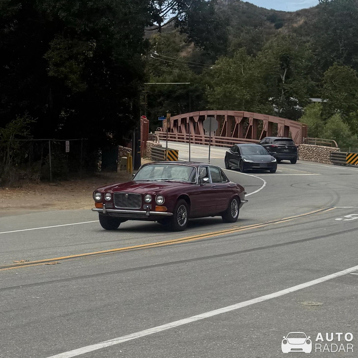 Jaguar XJ8 spotted in Agoura Hills