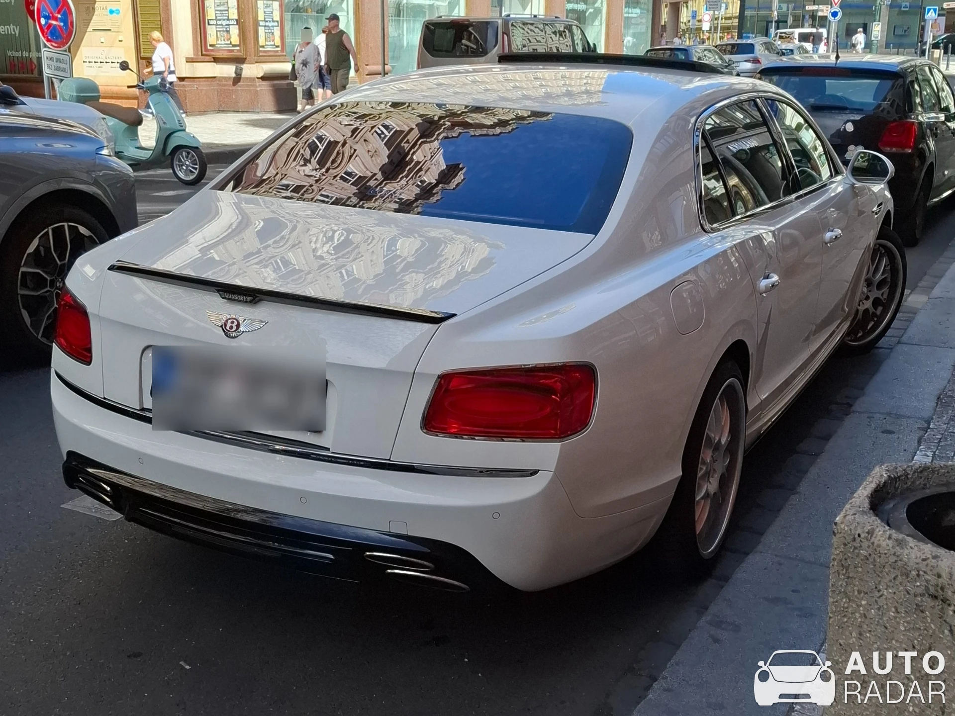 Bentley Flying Spur Hybrid spotted in Jíloviště