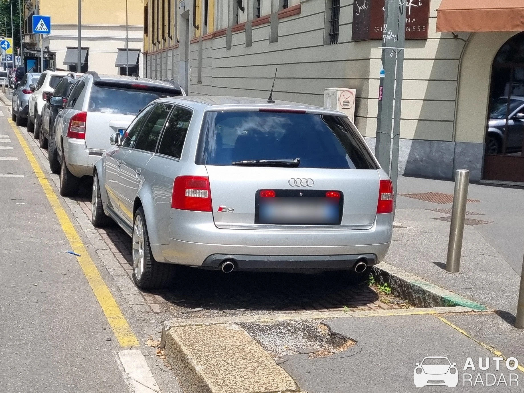 Audi RS6 Avant C5 spotted in Milano