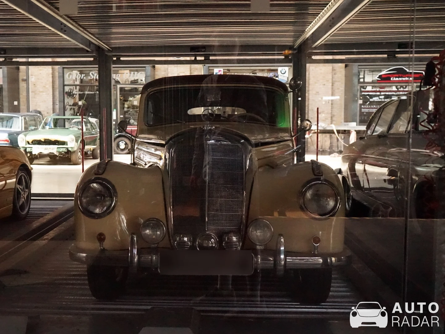 Mercedes-Benz W187 220 B spotted in Berliini