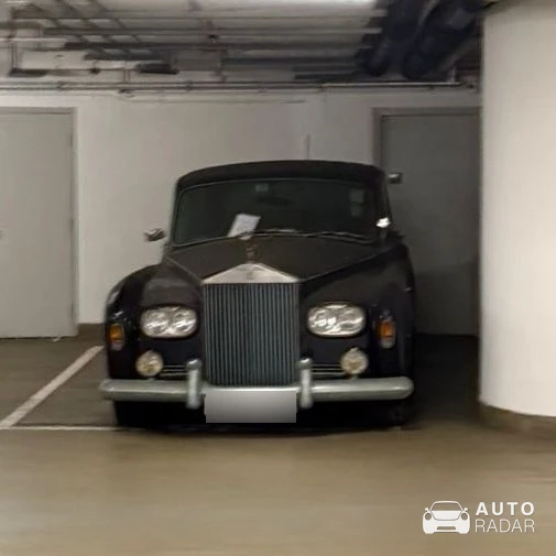 Rolls-Royce Phantom V spotted