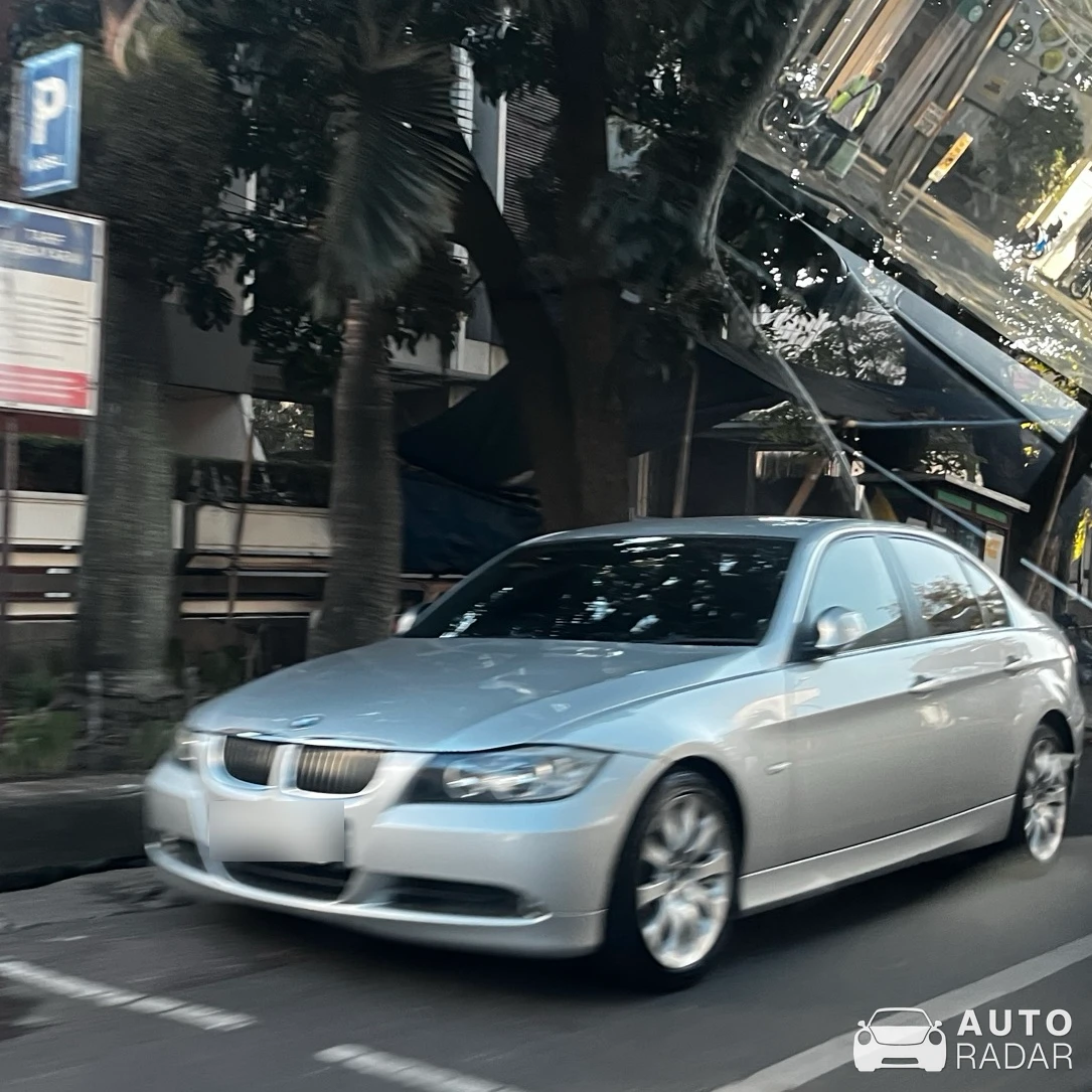 BMW 3 Series E90 spotted in Kota Bandung