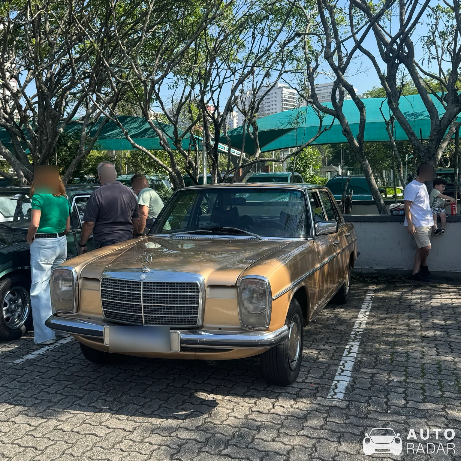 Mercedes-Benz 250CE W114 spotted in Rio de Janeiro