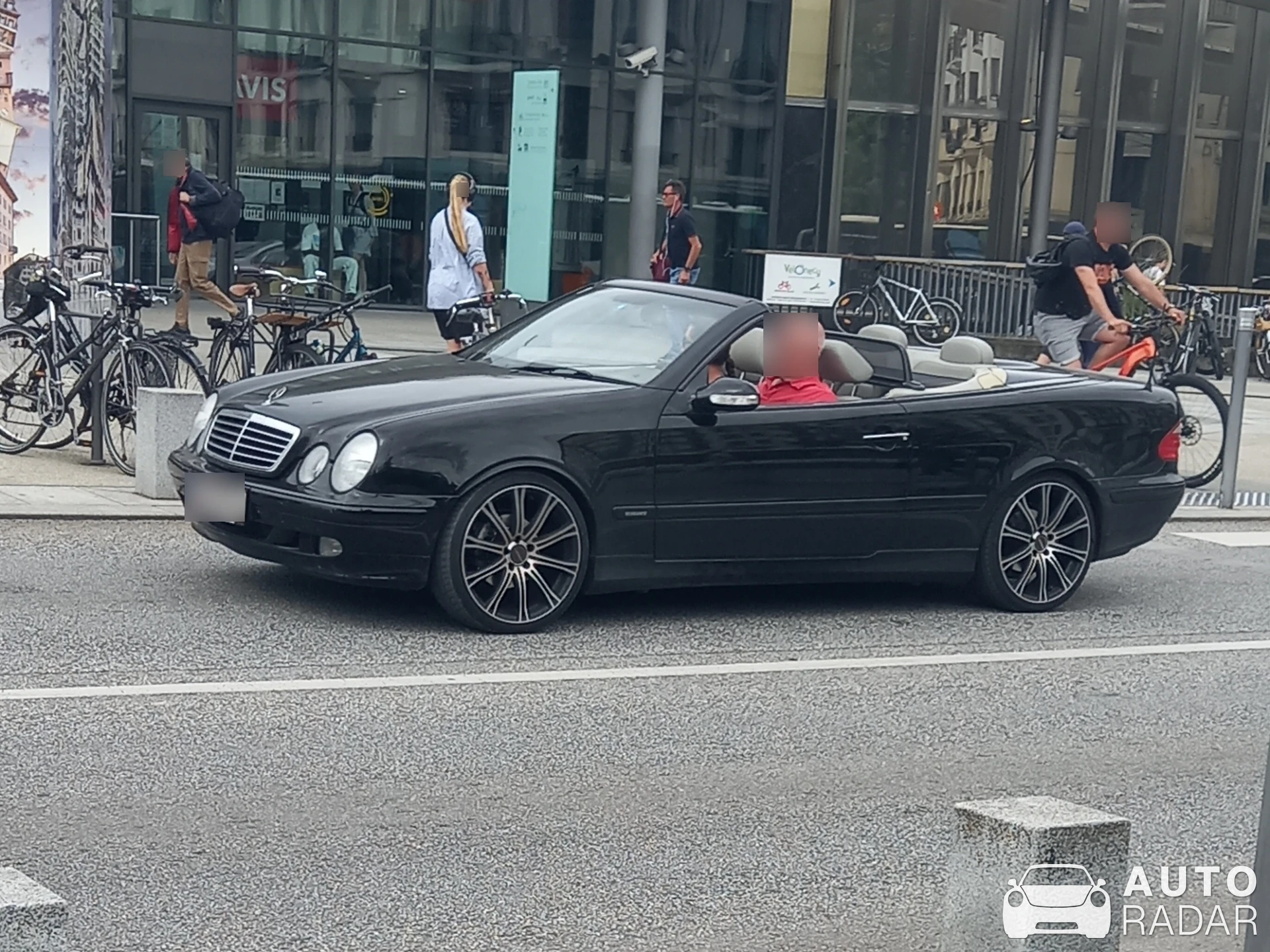 Mercedes-Benz E-Klasse Cabriolet A207 2013 spotted in Annecy