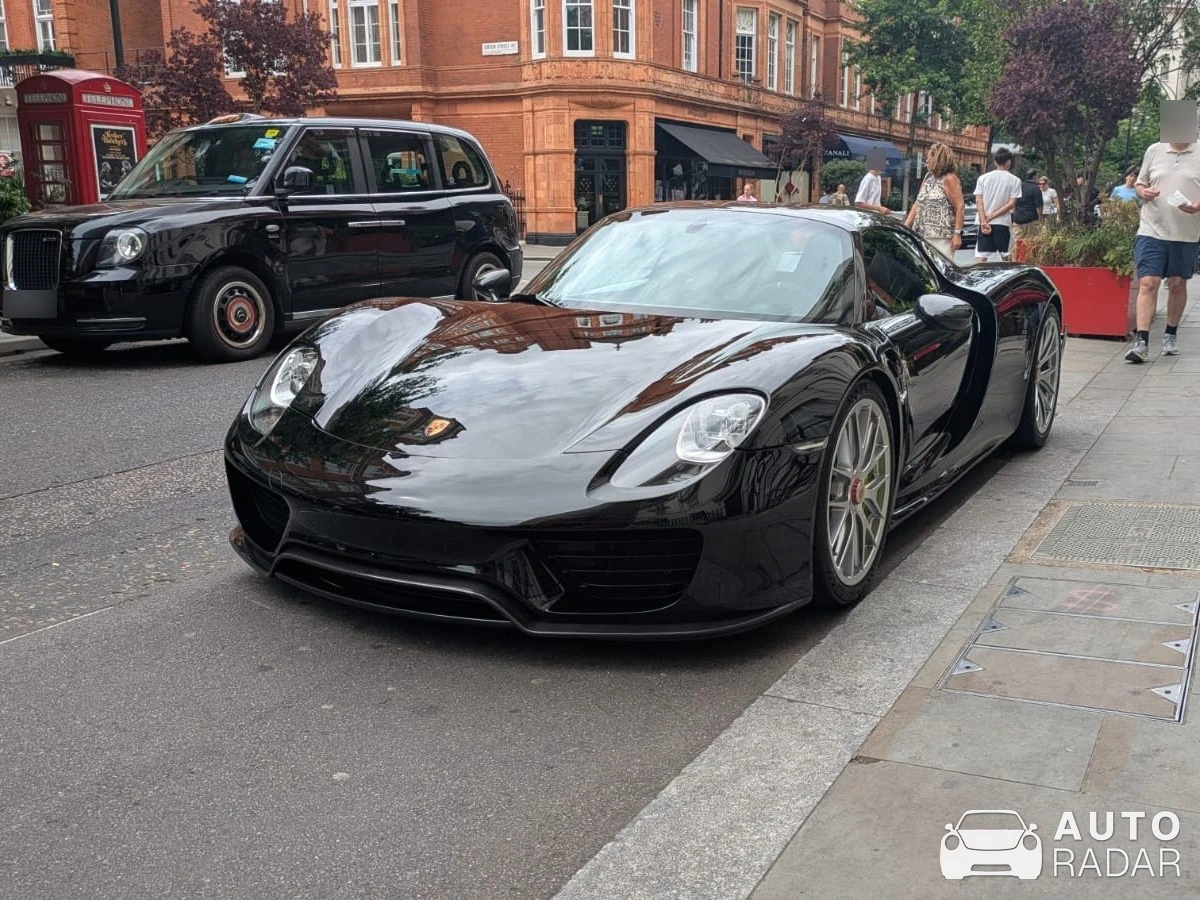 Porsche 918 Spyder spotted in London