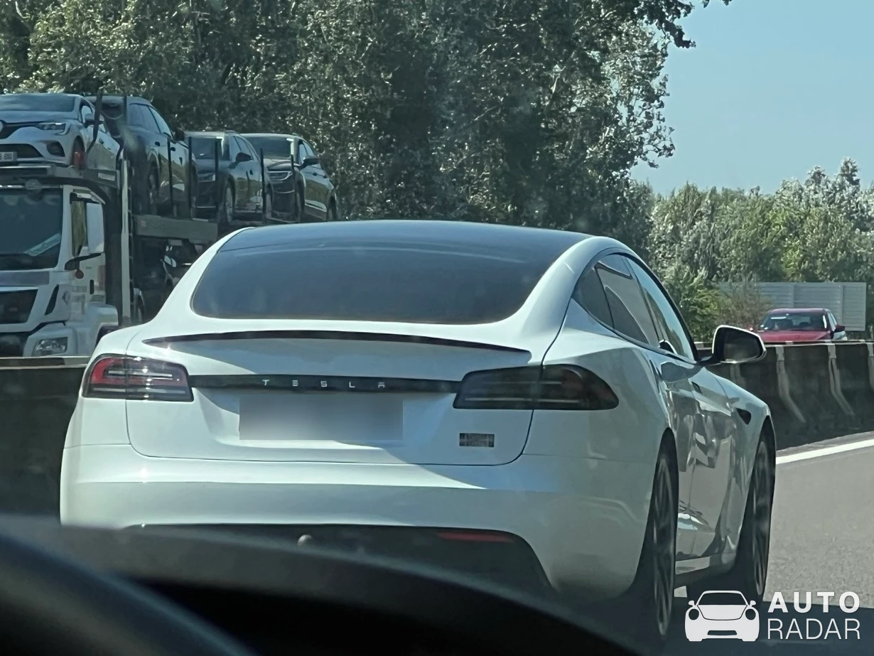 Tesla Model S PLAID spotted in Mondragon, France