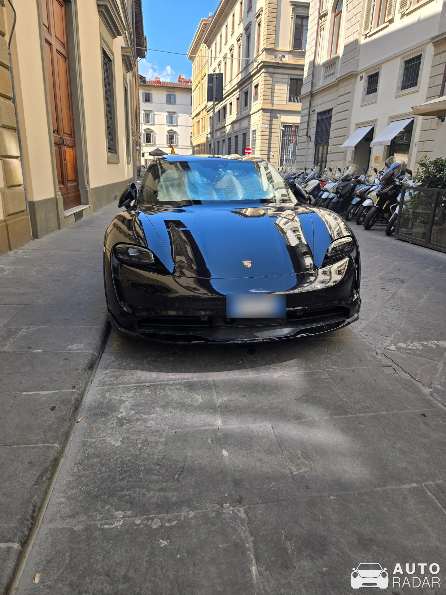 Porsche Taycan 4 Cross Turismo spotted in Florence