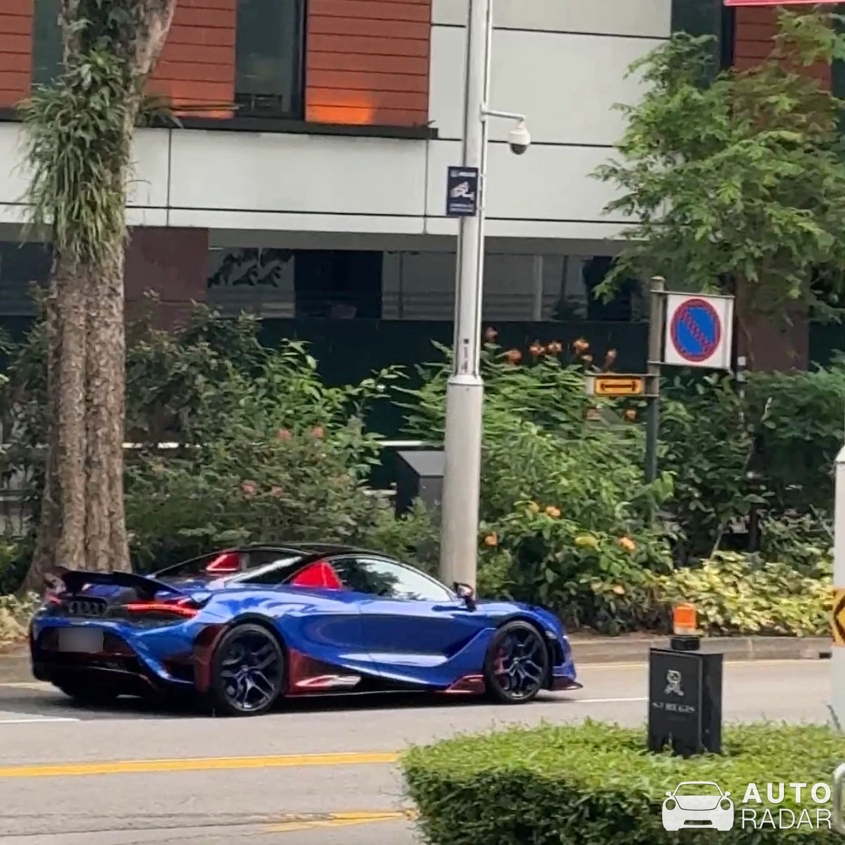 McLaren 765LT Spider spotted in Singapore