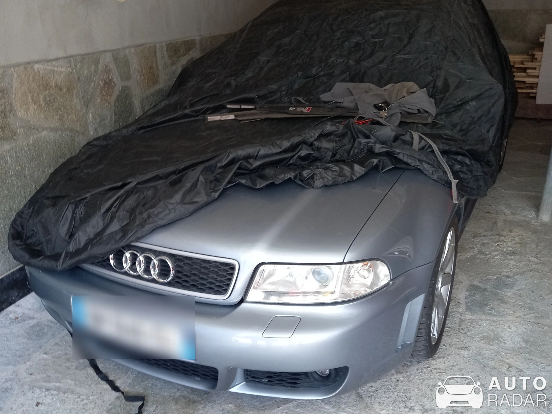 Audi RS4 Avant B5 spotted in Les Clefs