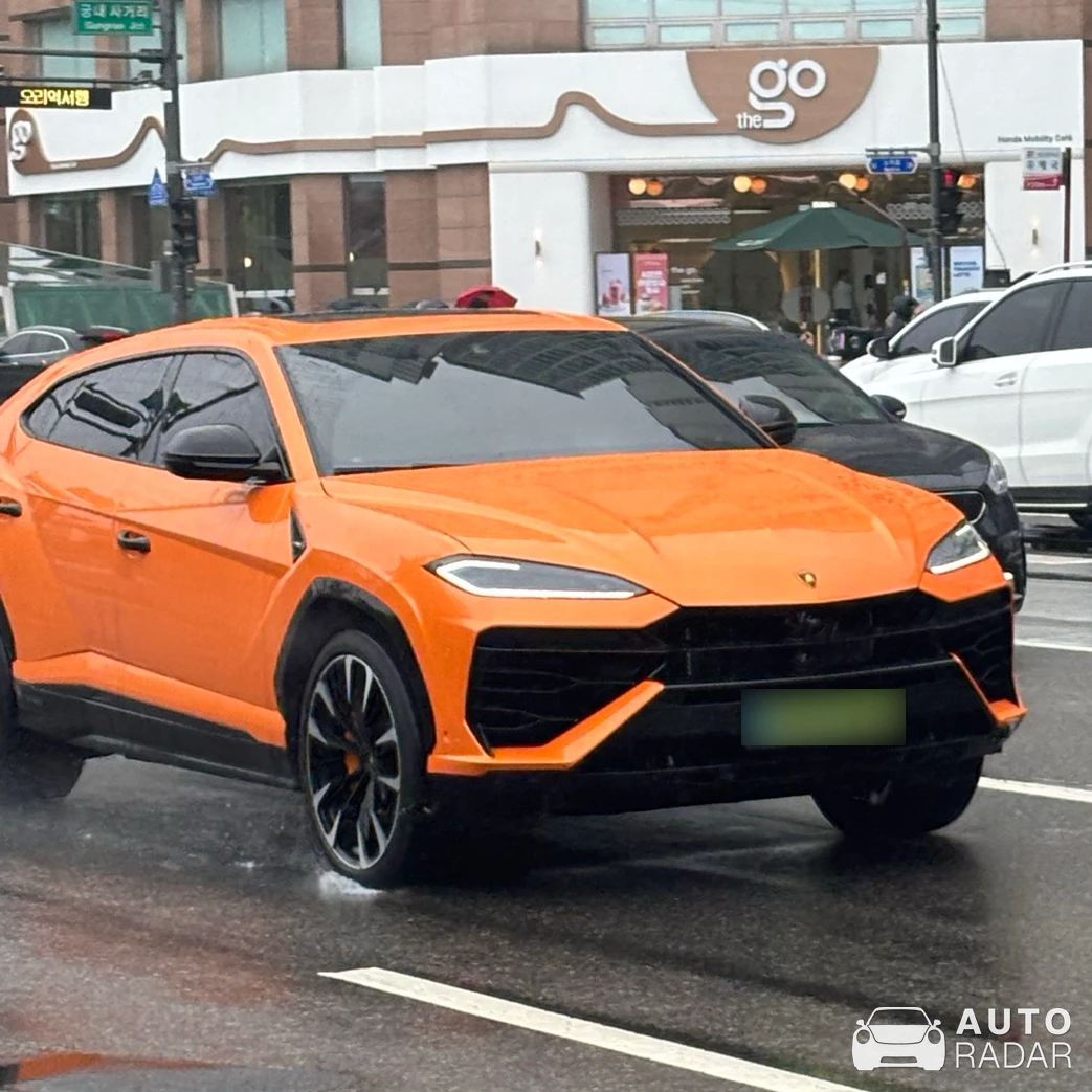 Lamborghini Urus SE spotted in Yongin-si