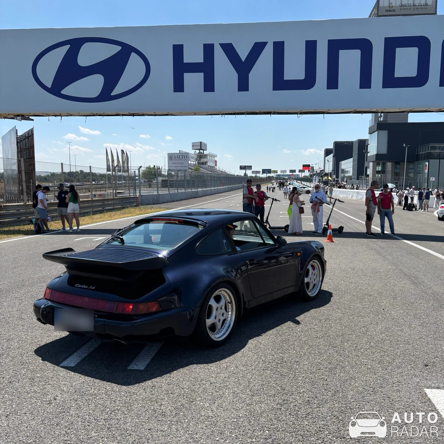 Porsche 964 Turbo 3.6 spotted in San Sebastián de los Reyes