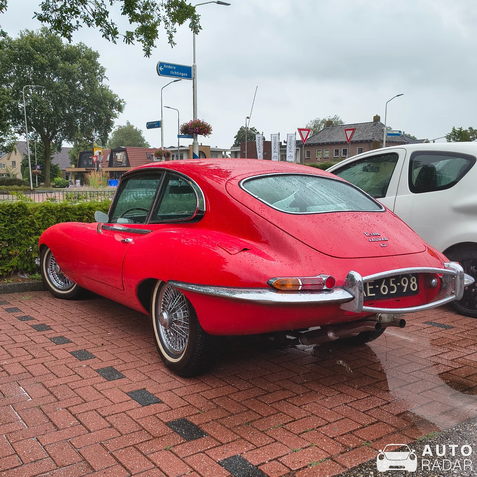 Jaguar E-Type 4.2 spotted in Dedemsvaart