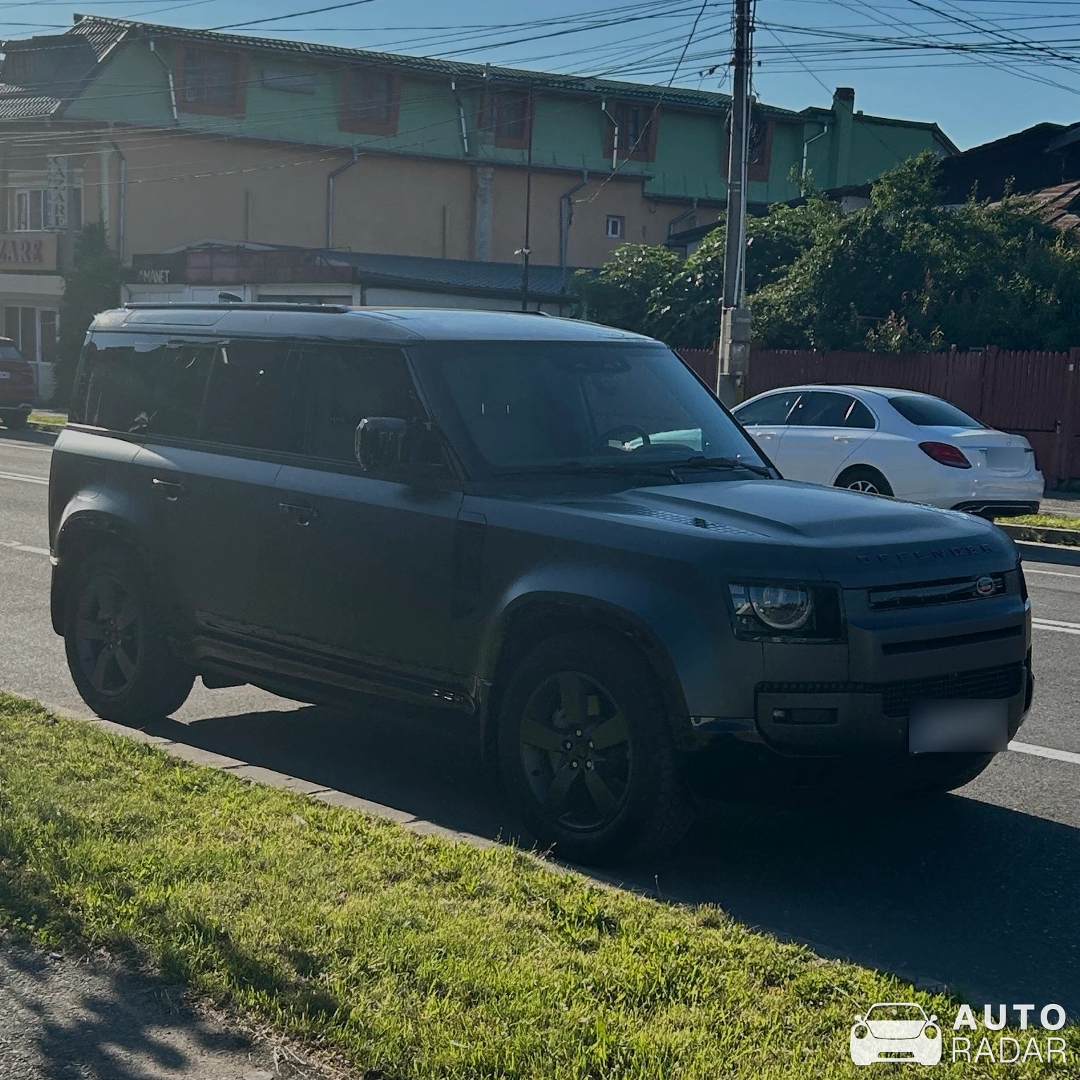 Land Rover Defender spotted in Târgoviște