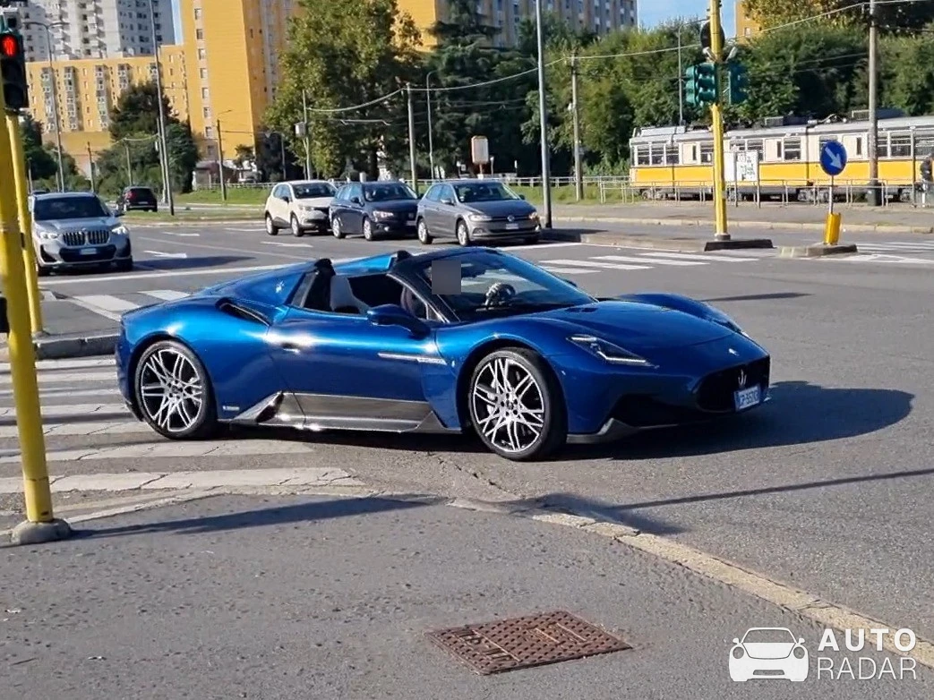 Maserati MC20 Cielo spotted in Città metropolitana di Milano, Italia