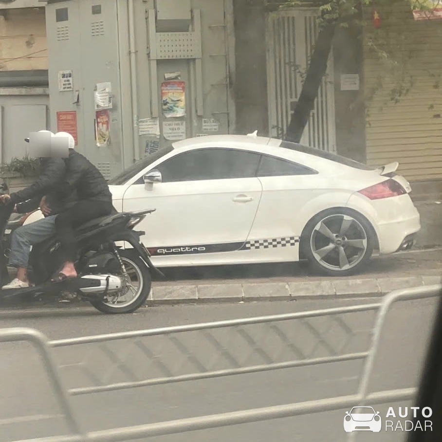 Audi TT-RS spotted in Hanoi