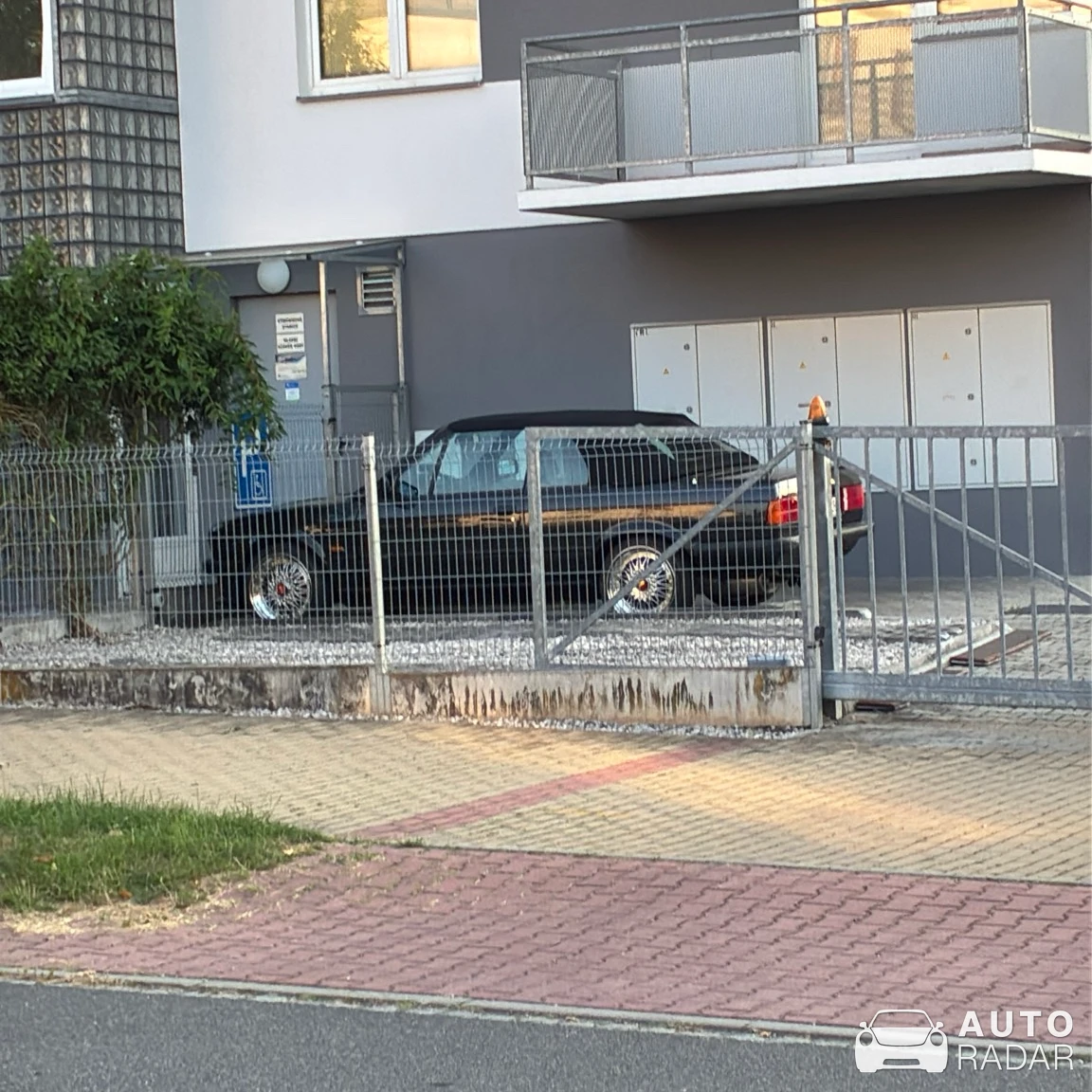 BMW 3 Series E30 spotted in Pilsen