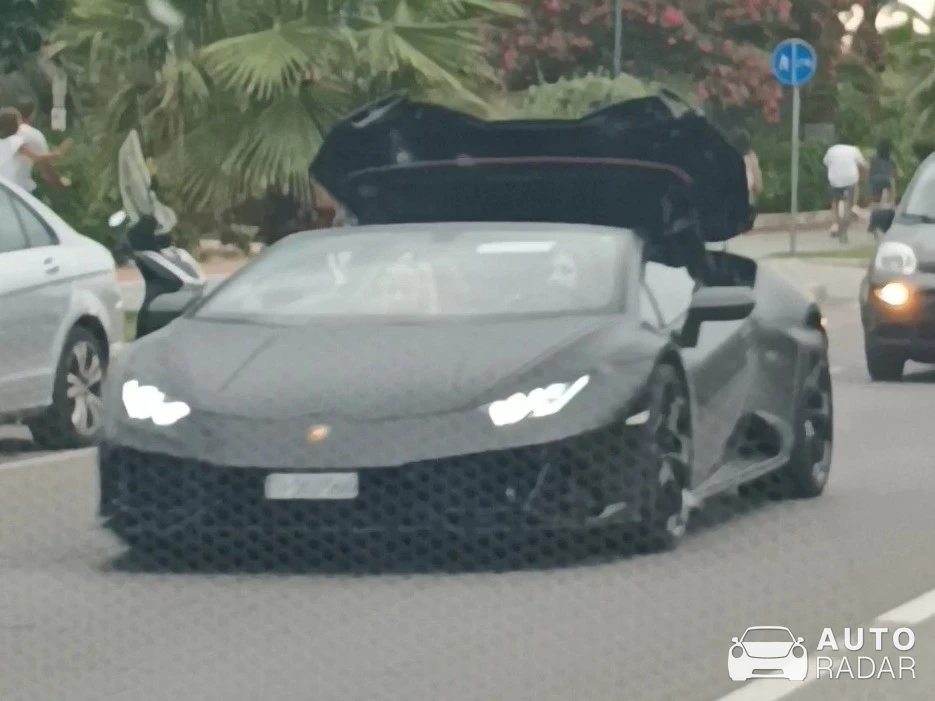 Lamborghini Huracán Spyder spotted in Forte dei Marmi, Italy