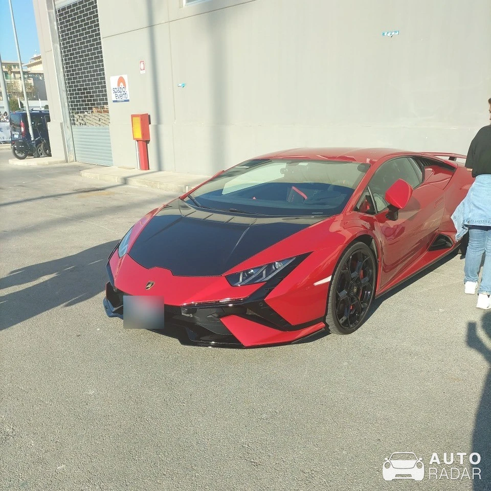 Lamborghini Huracán Tecnica spotted in Bari, Italy