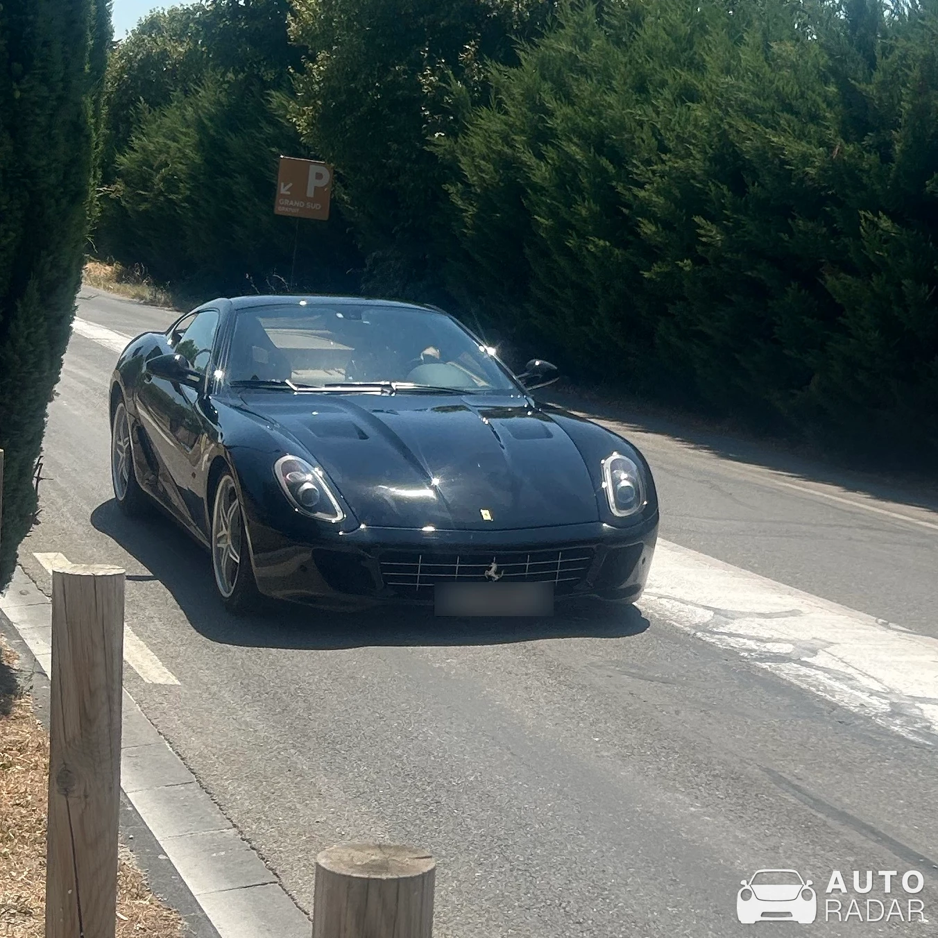 Ferrari 599 GTB Fiorano spotted in L'Isle-sur-la-Sorgue