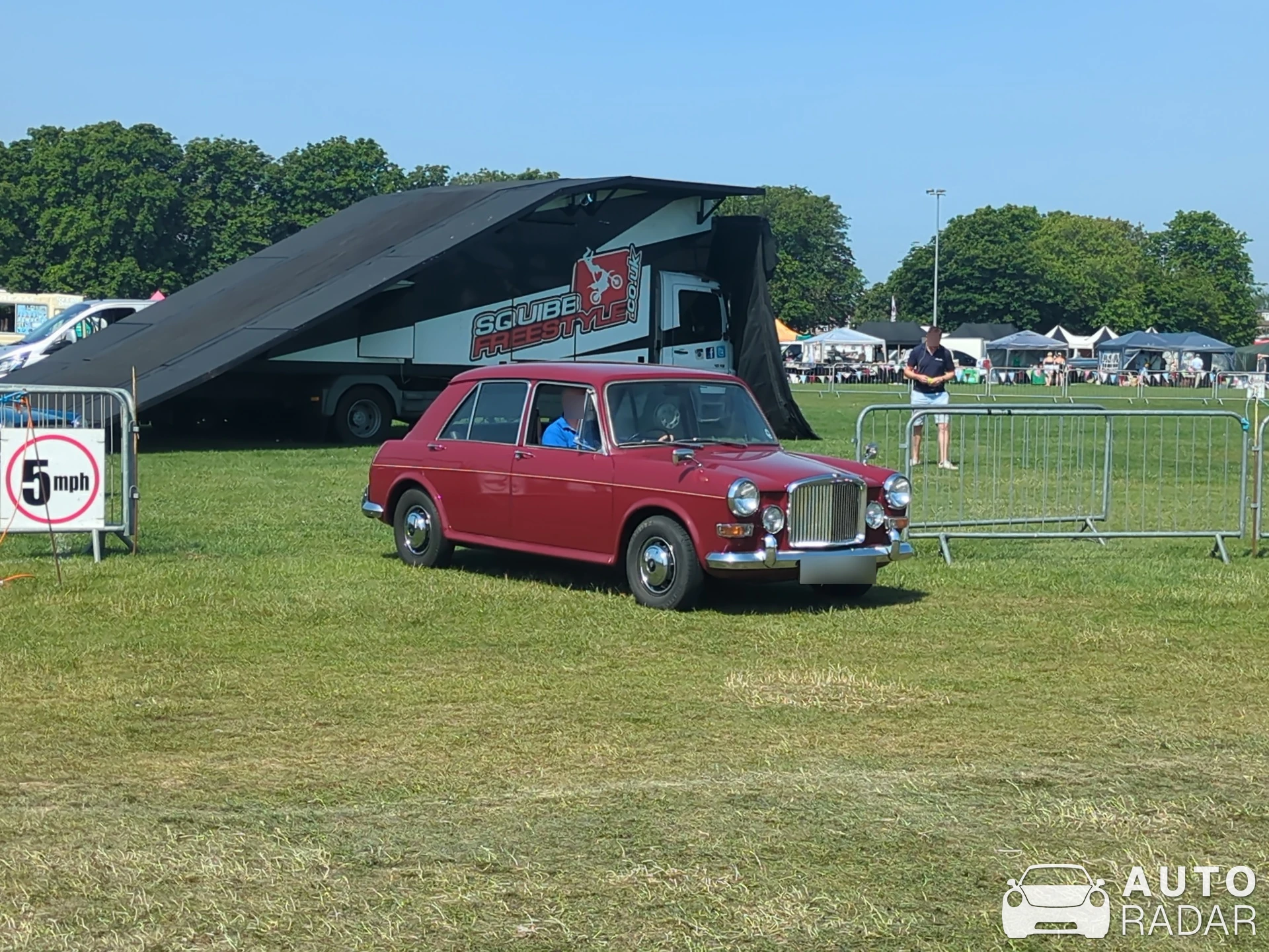 Vanden Plas Princess 1300 spotted in Enfield