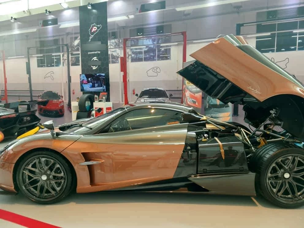 Pagani Huayra spotted in Tangerang, Indonesia