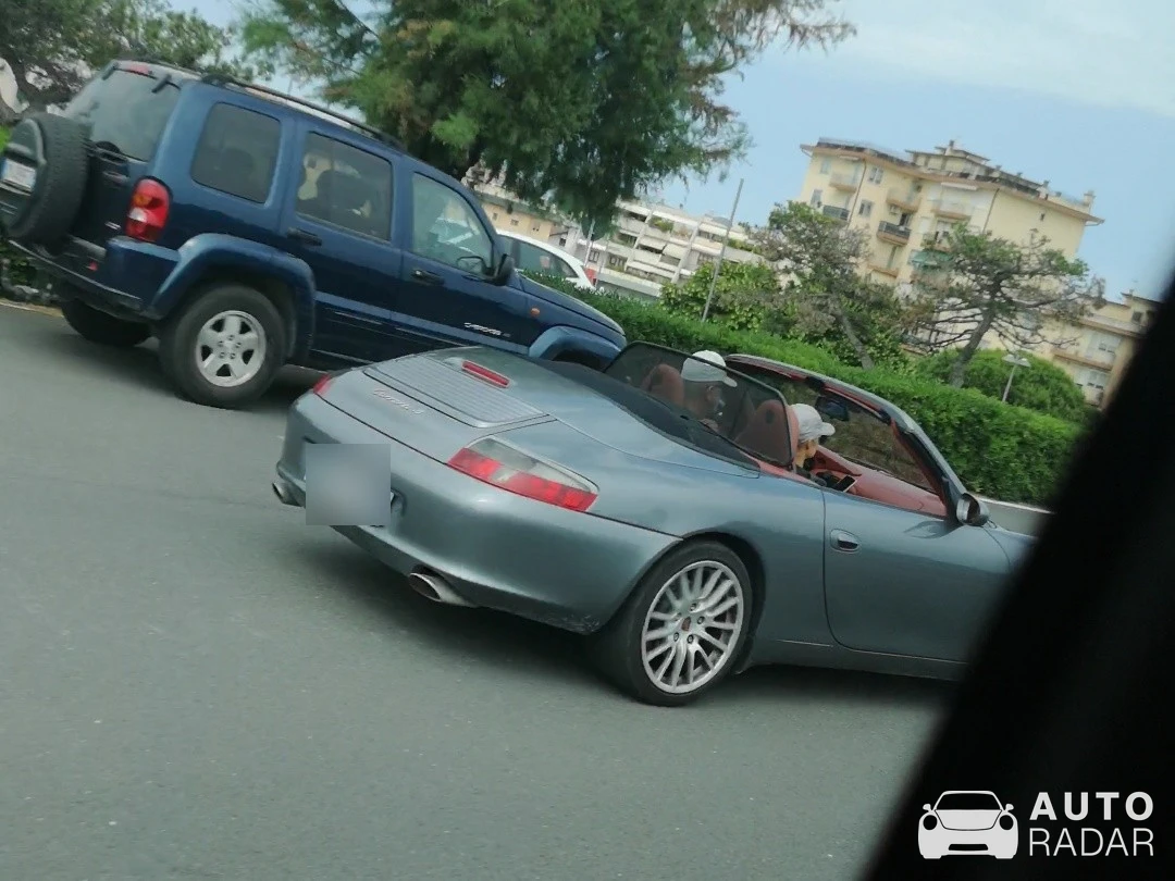 Porsche 996 Carrera Cabriolet spotted in Chioggia