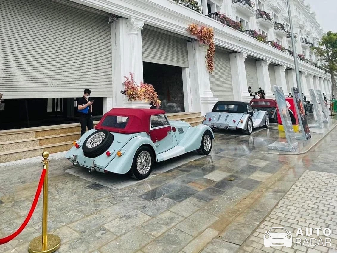 Morgan Plus 4 spotted in Phan Đình Phùng
