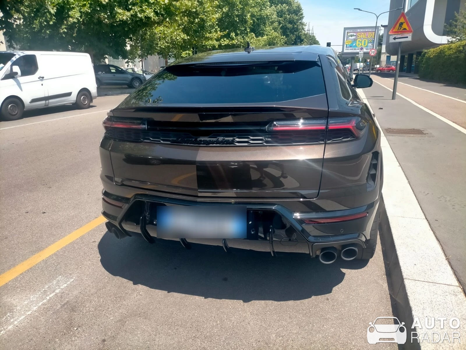 Lamborghini Urus SE spotted in Milano