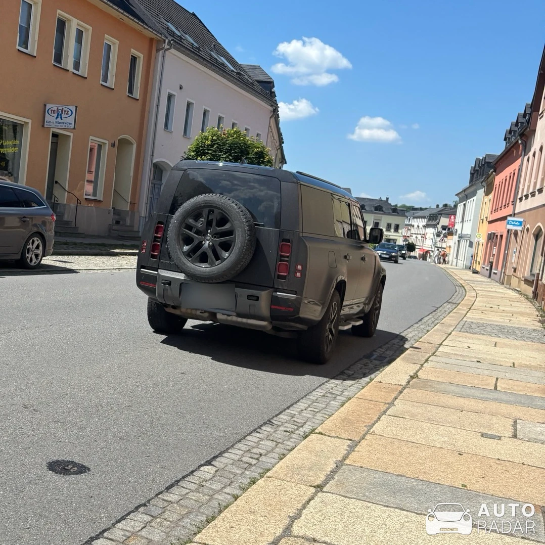 Land Rover Defender 130 spotted in Zwönitz