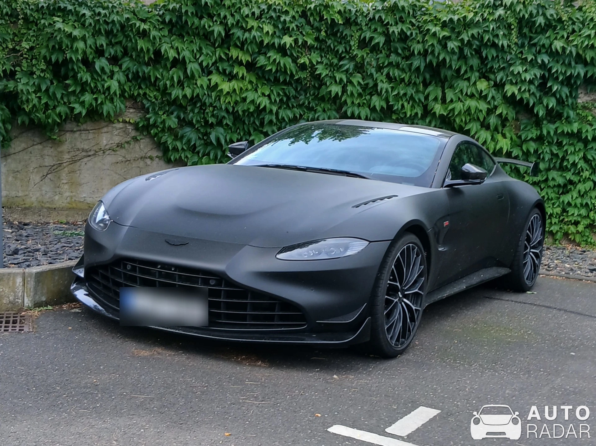 Aston Martin V8 Vantage Formula 1 Edition spotted in Düsseldorf
