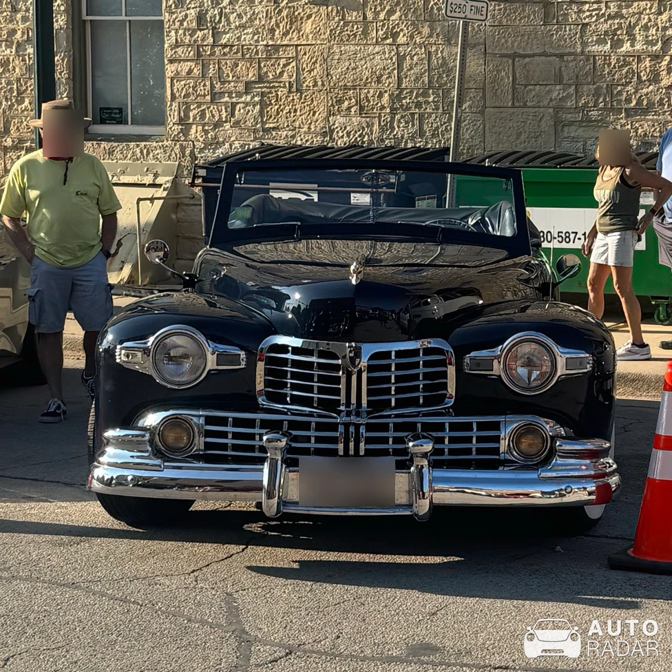 Lincoln Continental Mark V spotted in Lockport