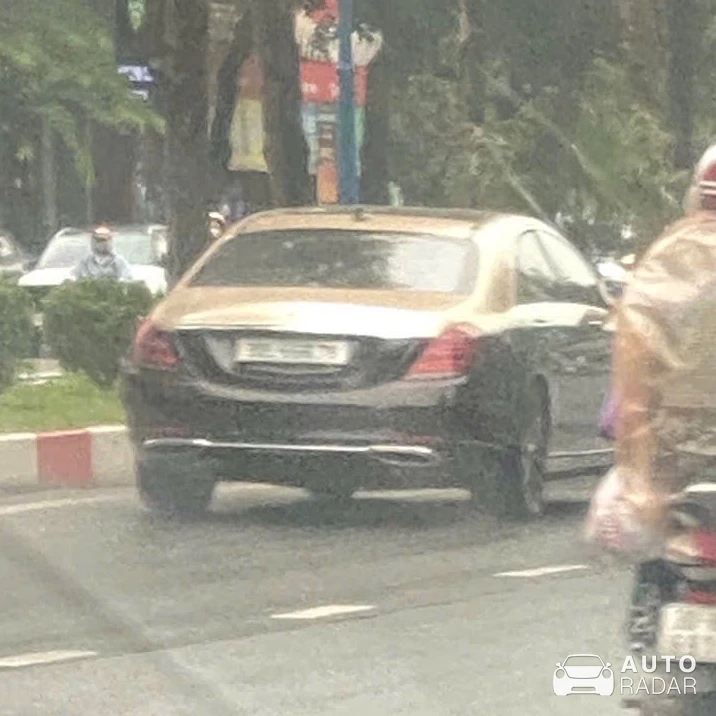 Mercedes-Maybach S 560 spotted in Hanoi