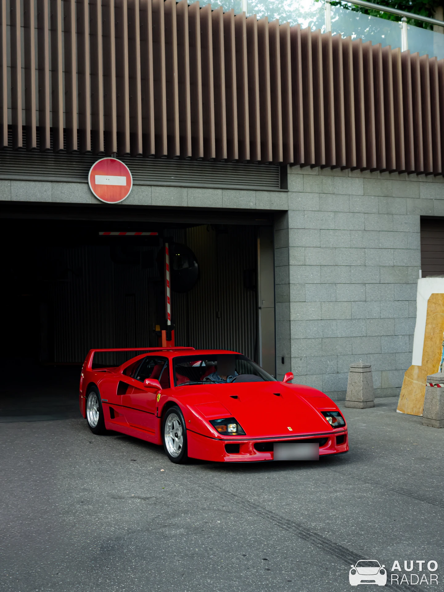 Ferrari F40 spotted in Moscow