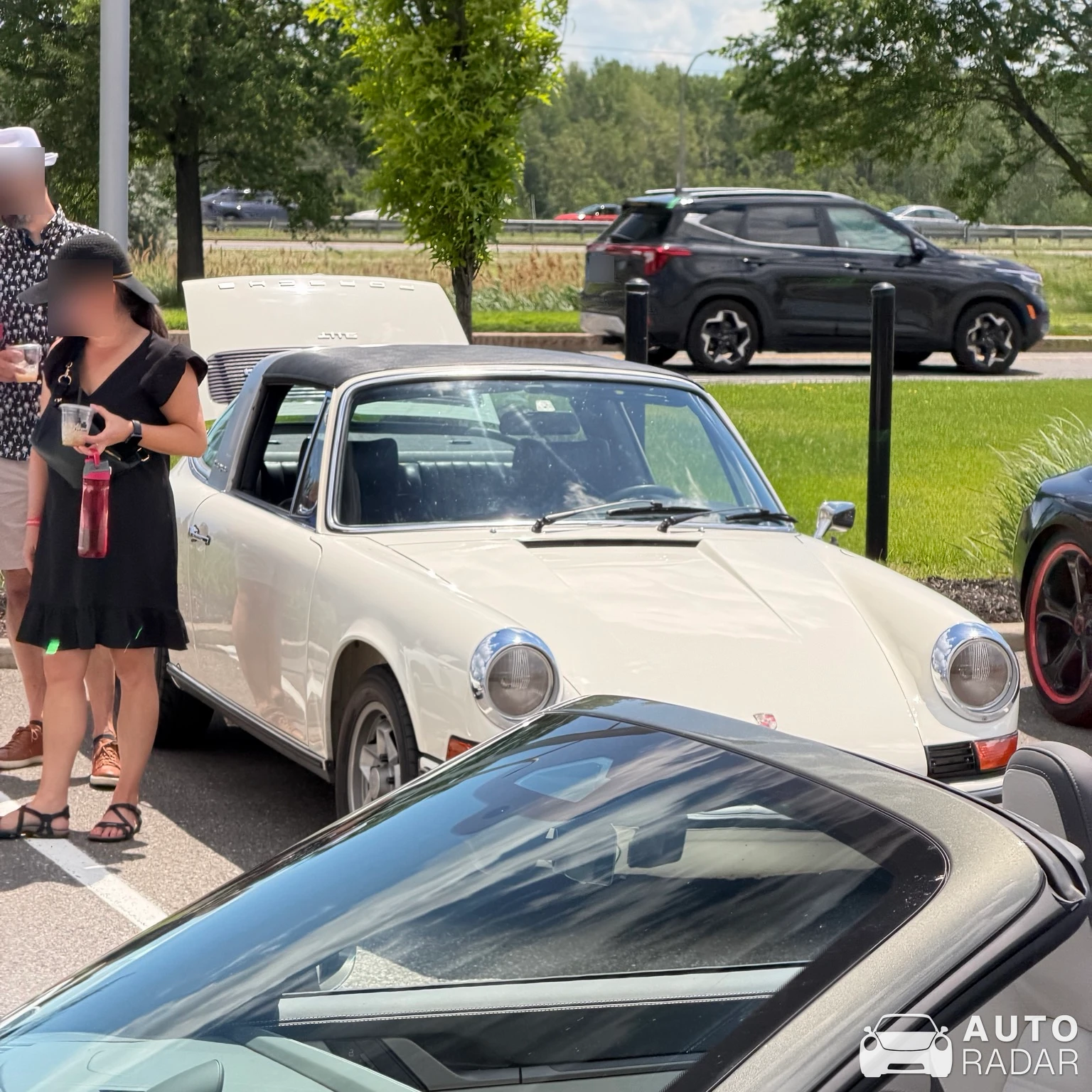 Porsche 964 Targa spotted in Longueuil