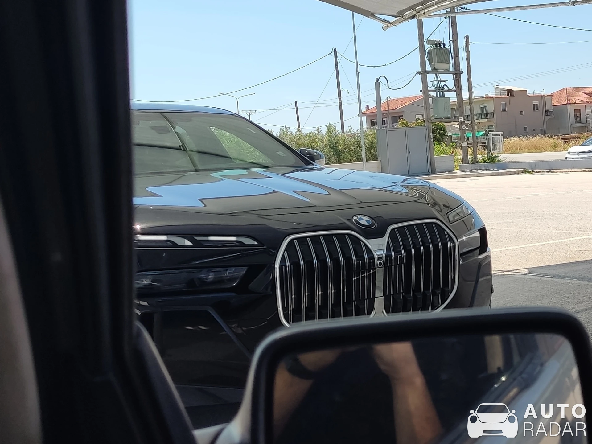 BMW 740i spotted in Ofrynio