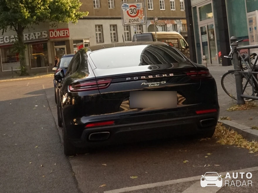 Porsche 971 Panamera 4S spotted in Berliini