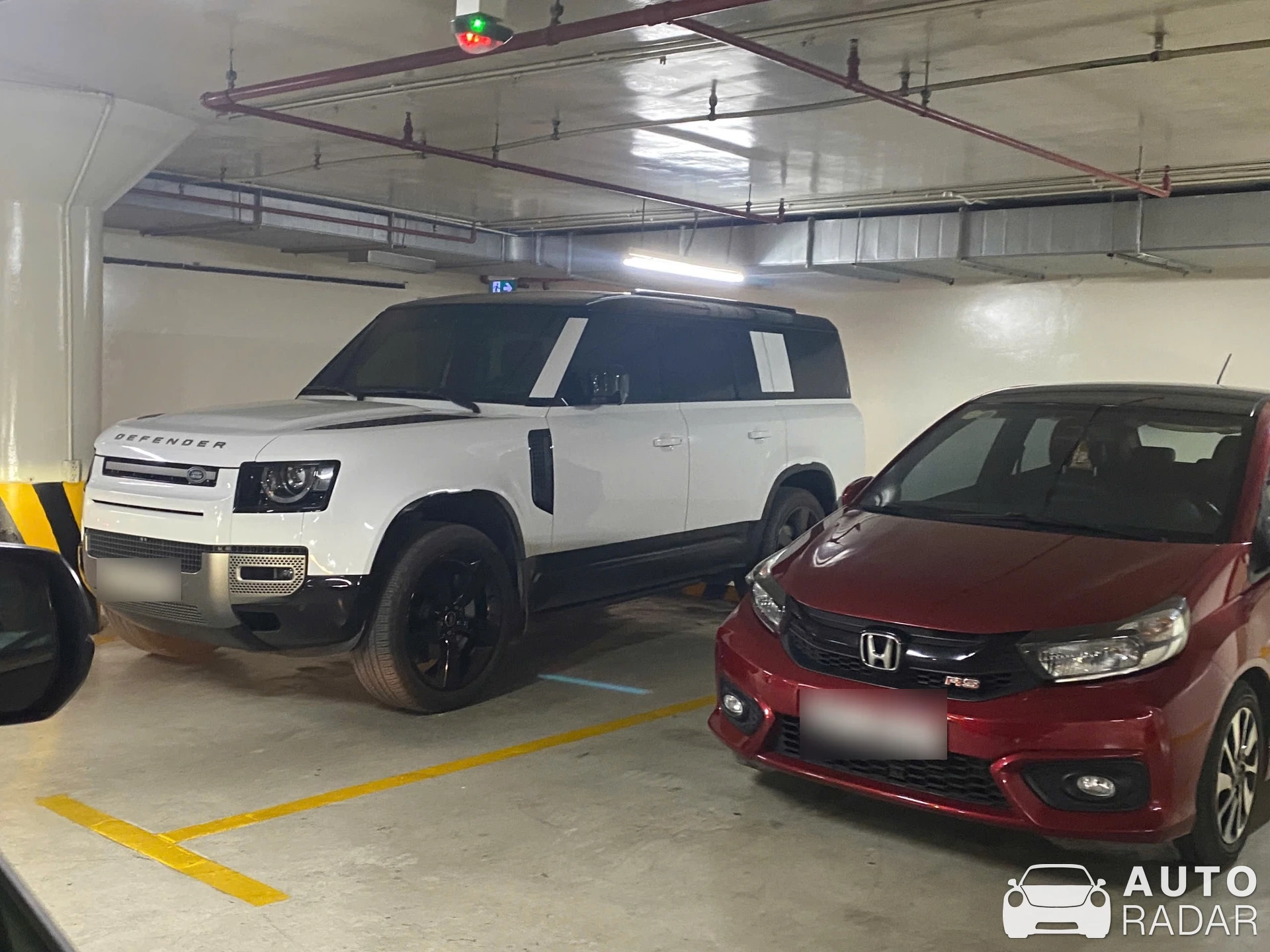 Land Rover Defender 130 spotted in Hanoi