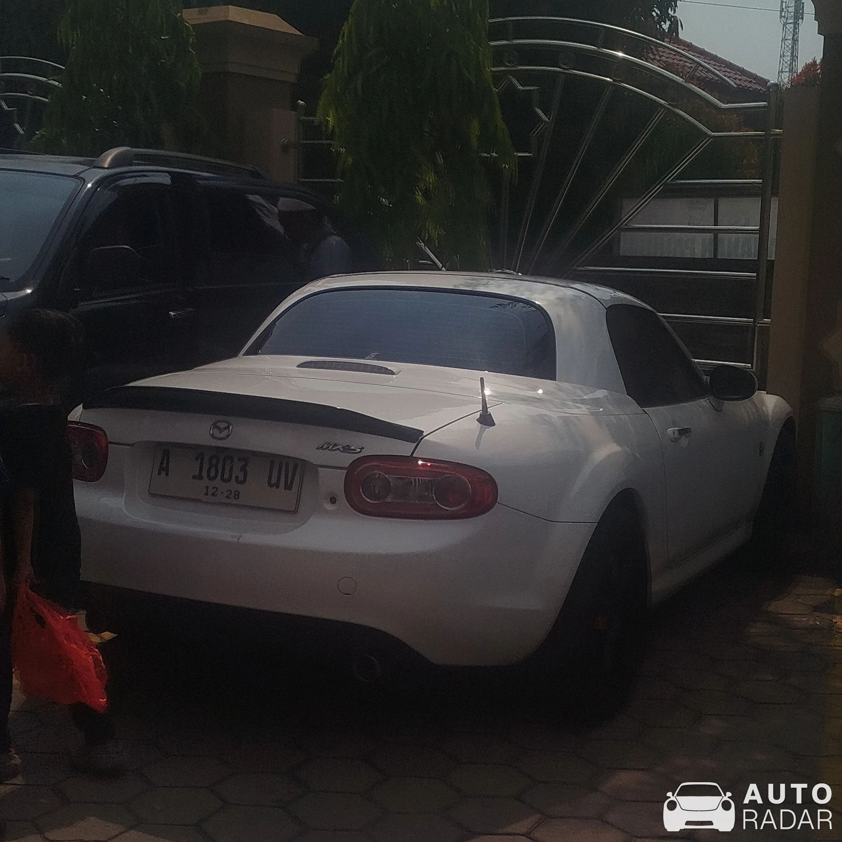 Mazda MX-5 NC PRHT spotted in Serang