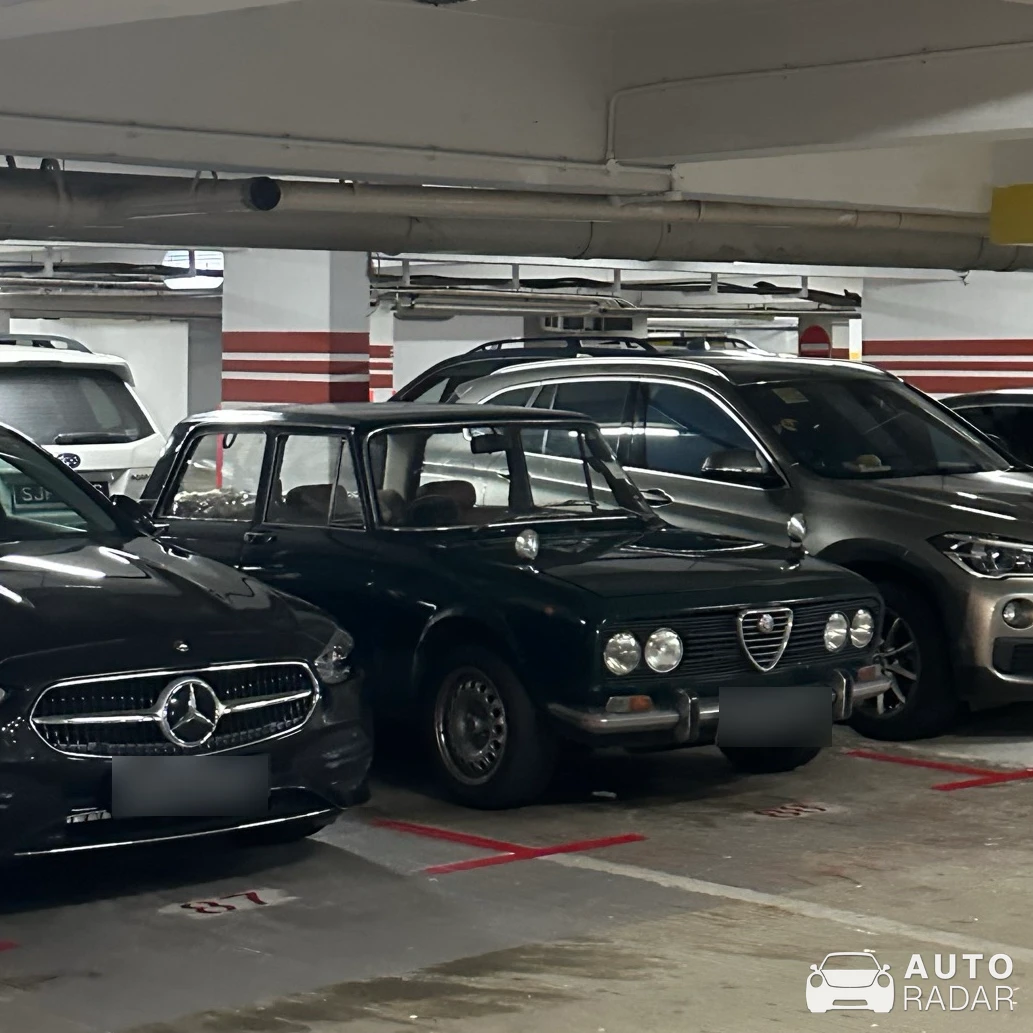 Alfa Romeo 2000 Berlina spotted in Singapore