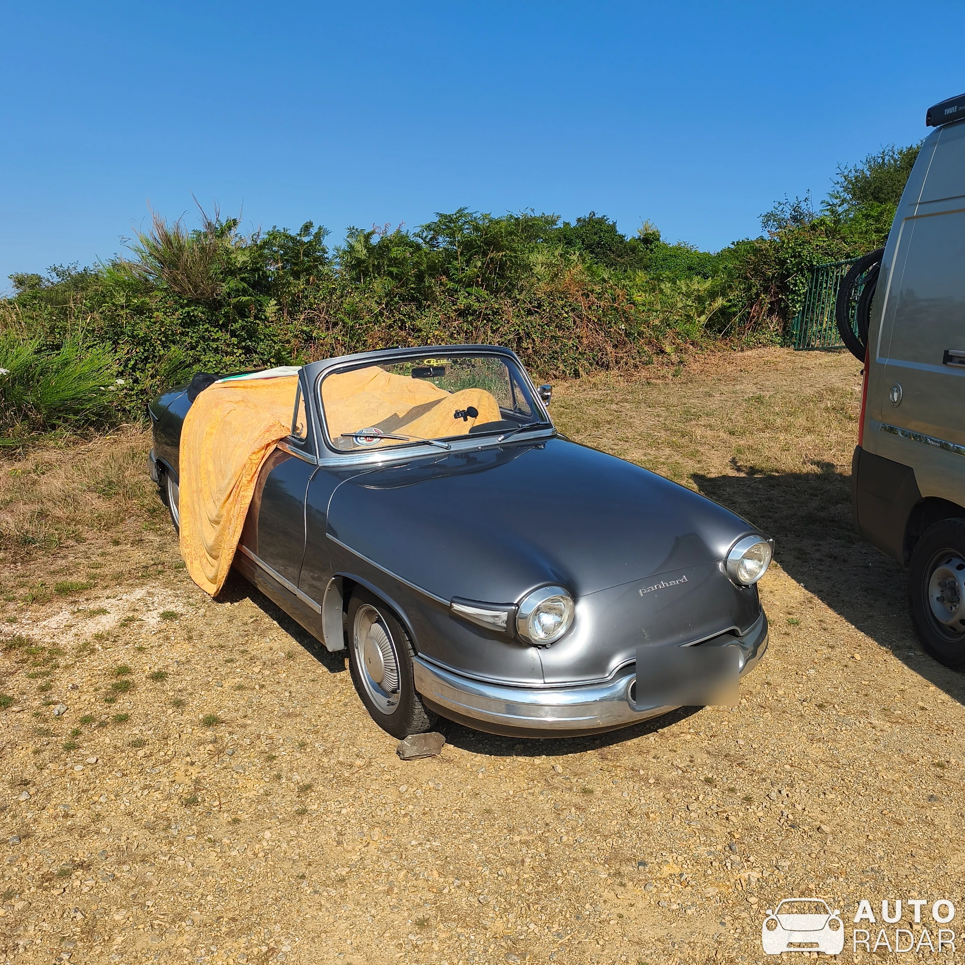 Panhard Dyna Junior spotted in Plouezoc'h