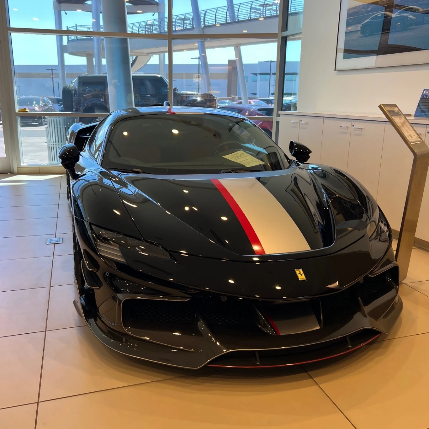 Ferrari SF90 Stradale spotted in Phoenix, Estados Unidos