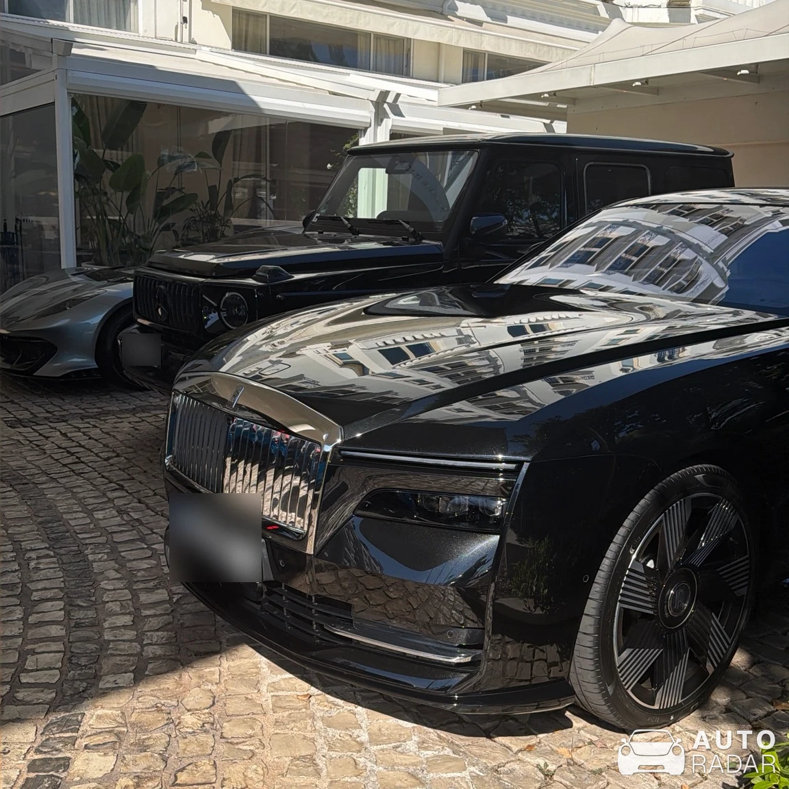 Rolls-Royce Spectre spotted in Saint-Laurent-du-Var