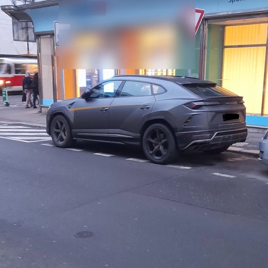 Lamborghini Urus spotted in Praha 8, Чехія