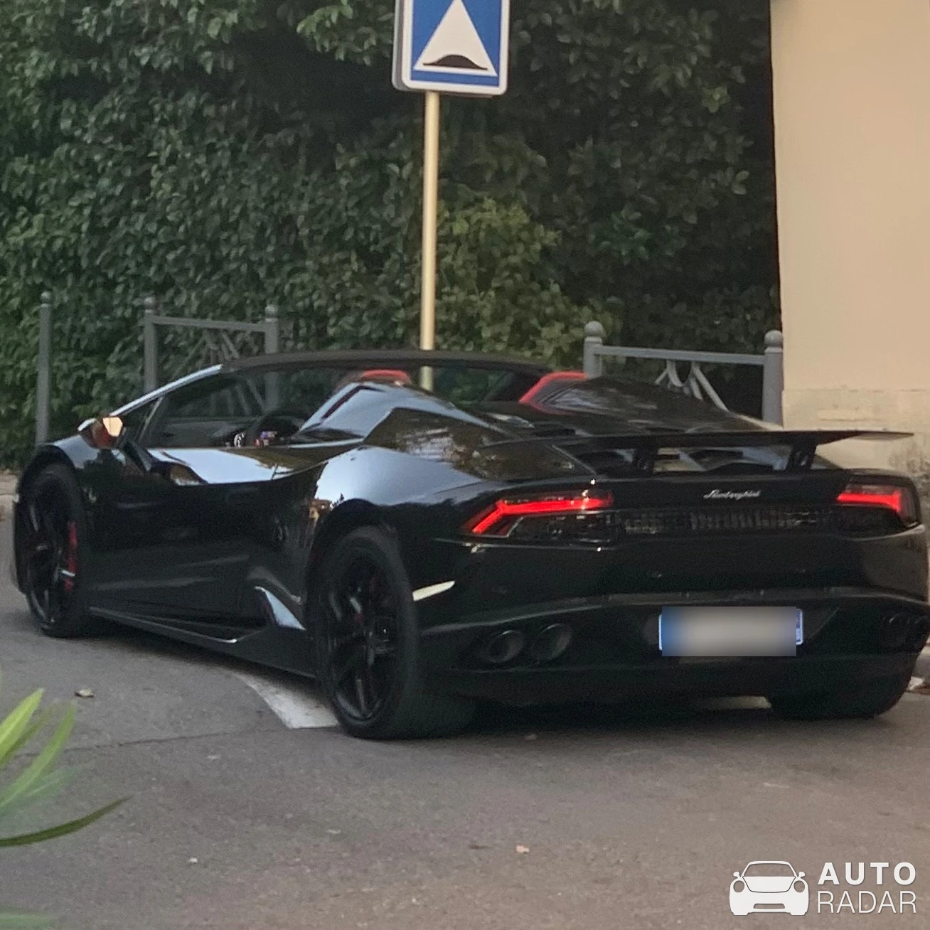 Lamborghini Huracán LP610-4 Spyder spotted in Meyreuil, France