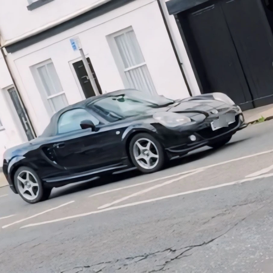 Toyota MR2 Mk.3 spotted in Surrey, United Kingdom